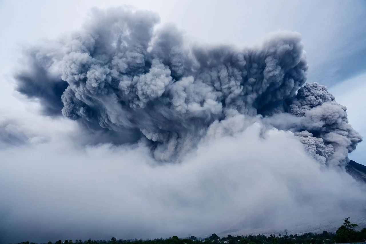 Erupcja wulkanu Islandia: jak śledzić komunikaty i planować bezpieczny wyjazd